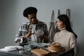How to Master the Art of Recognizing and Responding to Buying Signals for Skyrocketing Sales Conversions